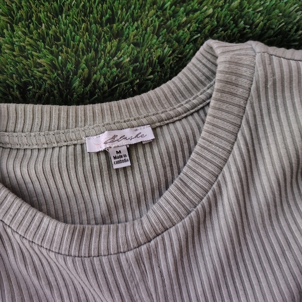Buckle Gray Ruched Top - Picture 4 of 4